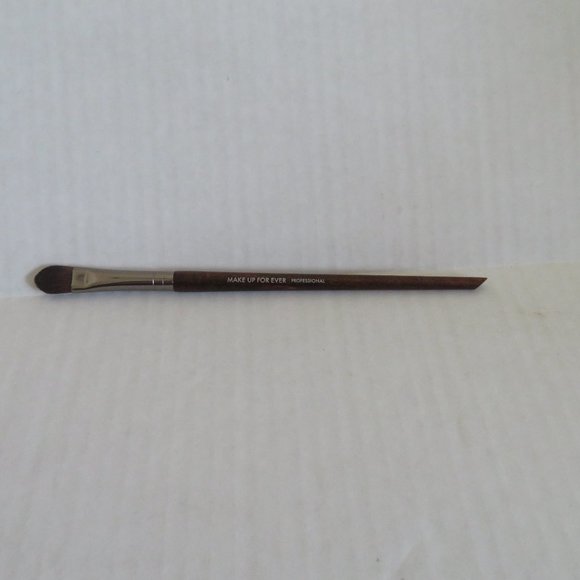 Make Up Forever, SHADER BRUSH - MEDIUM - 226, NWOT - Picture 1 of 5